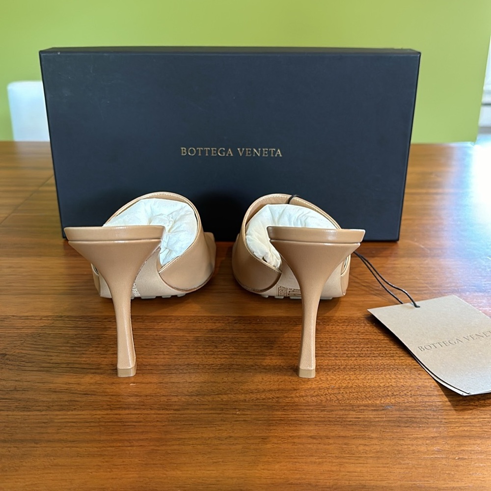 Bottega Veneta Tan Leather Square-Toe Mule Heels - Picture 4 of 6